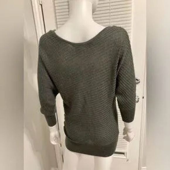 CACHE Dolman sleeve sequence accented sweater - medium - Picture 6 of 6